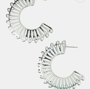 ❤ 4/$15❤ Silver Tone Textured Stud Earrings